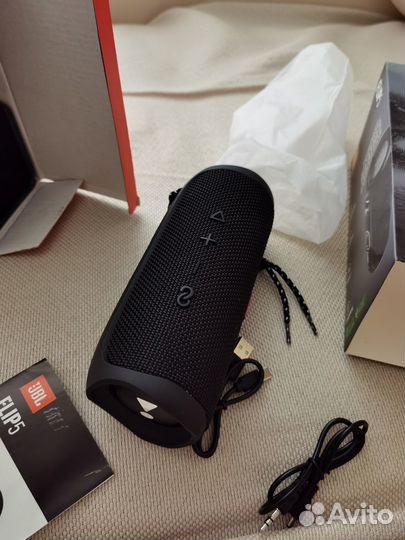 Беспроводная портативная колонка JBL