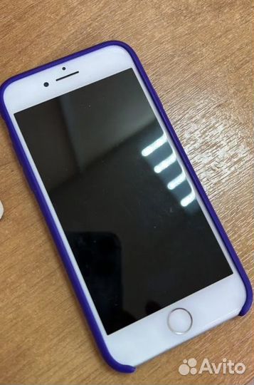 Телефон iPhone 8