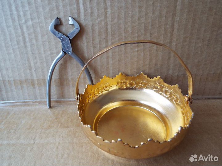 Сахарница и щипцы