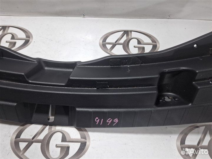 Накладка крышки багажника Toyota Corolla