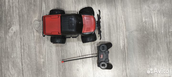 Машина на радиоуправлении внедорожник