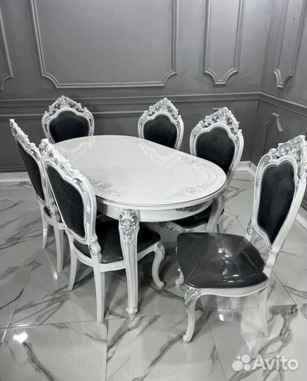 Стол и стулья