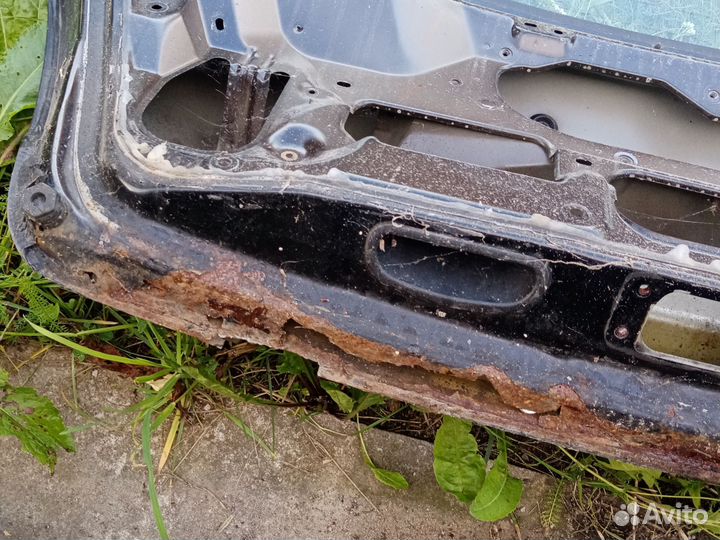 Задняя крышка багажника Mitsubishi outlander 1