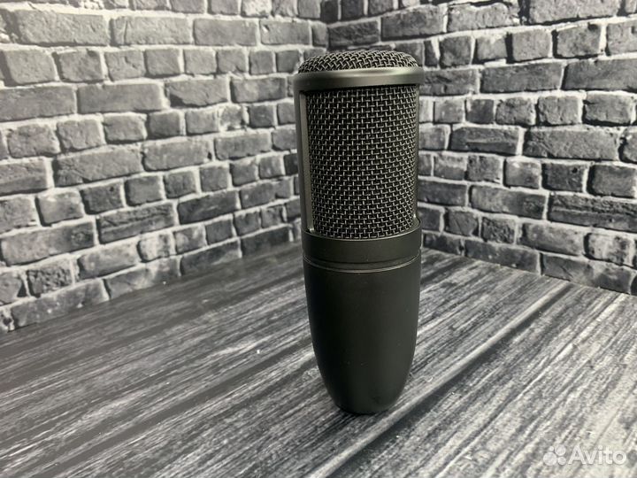 Студийный микрофон akg p120