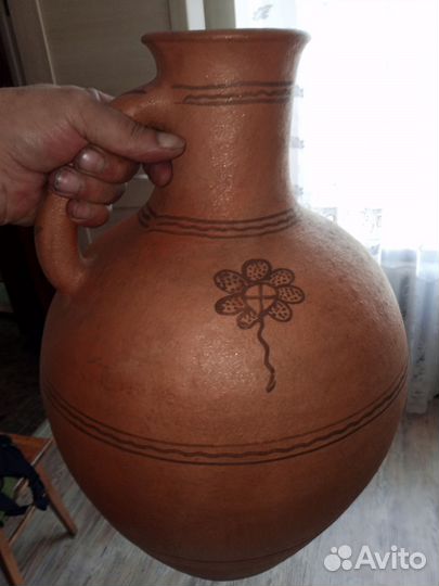 Глиняный кувшин старинный для вина