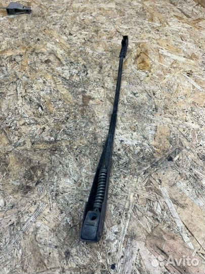 Поводок дворника передний правый Ваз 2114