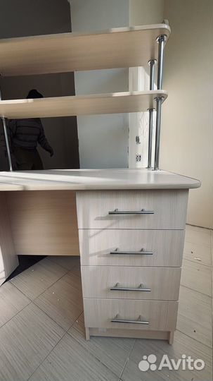 Письменный стол