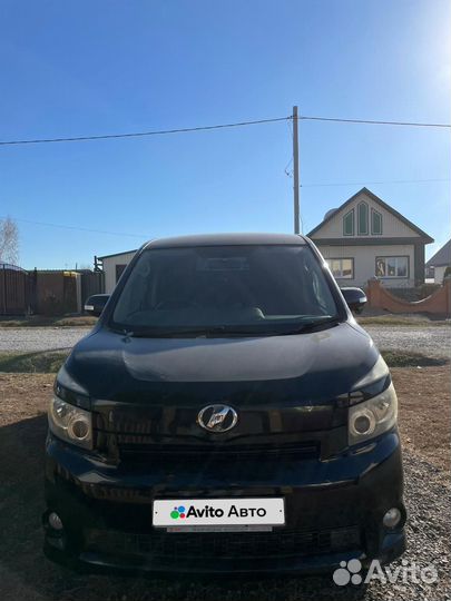 Toyota Voxy 2.0 CVT, 2009, 283 700 км