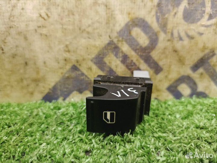 Кнопка стеклоподъемника задняя левая Volkswagen