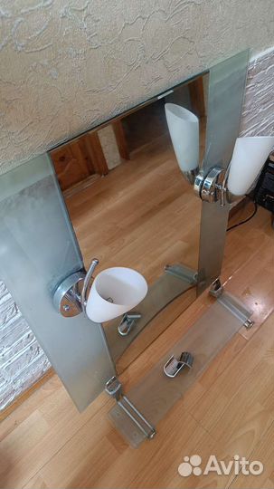 Зеркало в ванную с полочкой