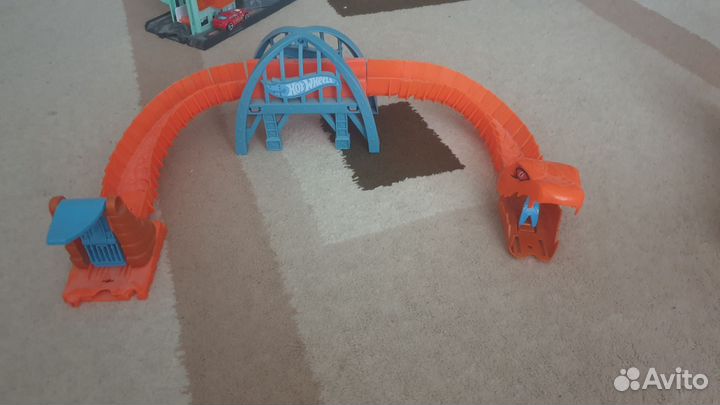 Трек hot wheels змея