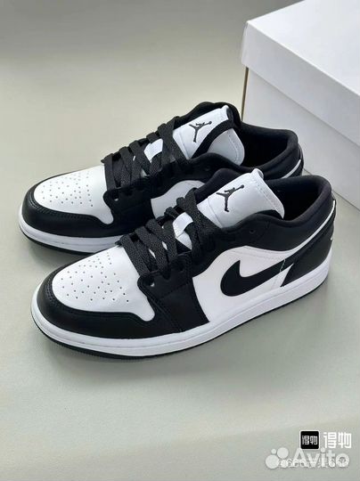 Nike jordan black and white