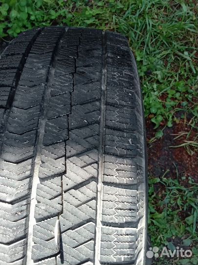 Bridgestone Blizzak VRX2 195/65 R15 90VR