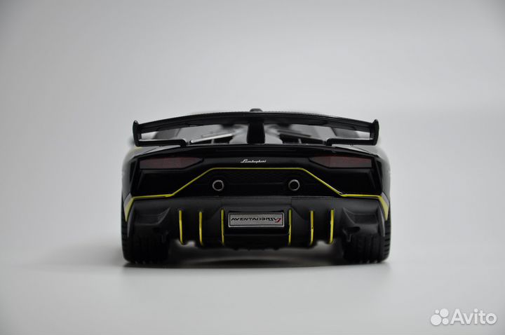 Модель автомобиля Lamborghini Aventador SVJ металл