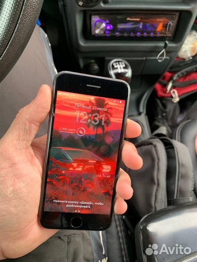 Телефон iPhone 8 64 gb