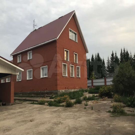 Дом 392,8 м² на участке 31,2 сот.