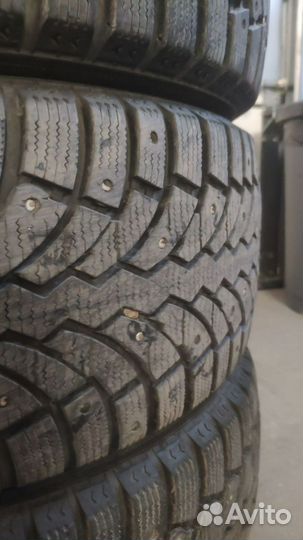 Pirelli Formula Ice 215/55 R17 98T