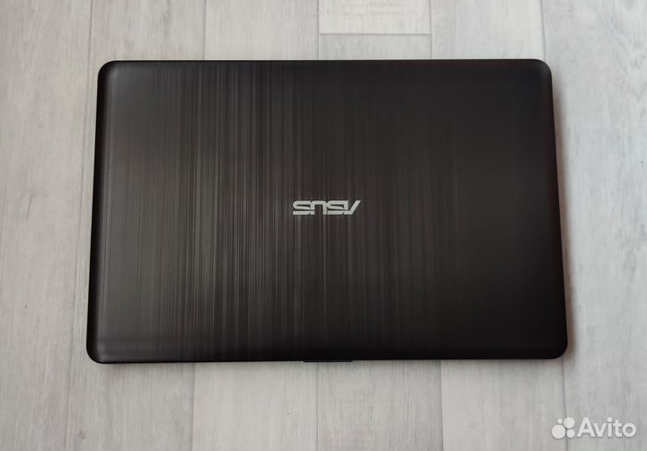 Asus отл сост\Intel 2x 2300mg\SSD\OZU 4\акб 4ч