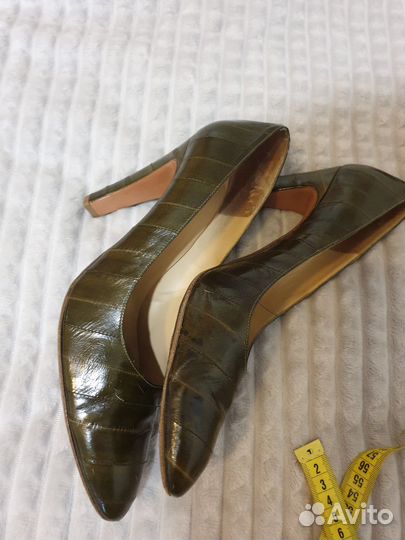 Туфли из кожи крокодила