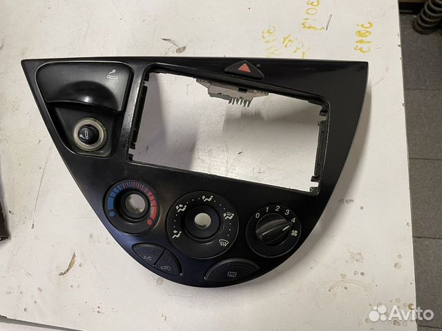 Рамка магнитолы в сборе Ford Focus 1 1998-2004