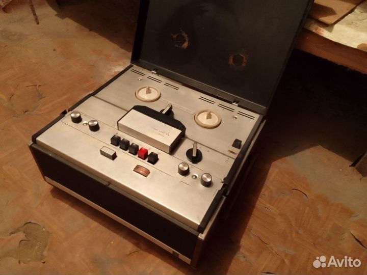 Продам магнитофон 1978 года выпуска
