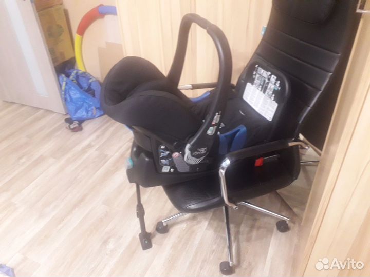 Автокресло люлька Romer + база Isofix