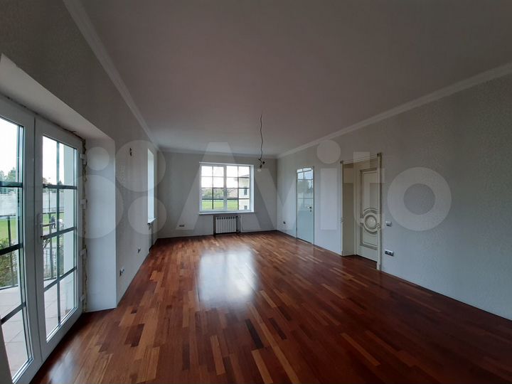 Дом 264 м² на участке 23,7 сот.