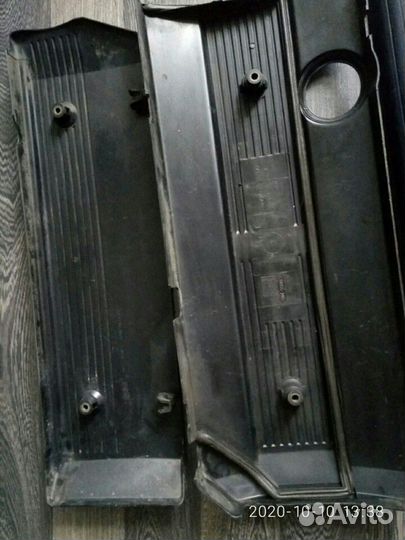 Пластмассовая накладка бу