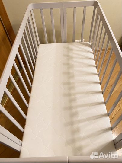 Детская кроватка с продольным маятником