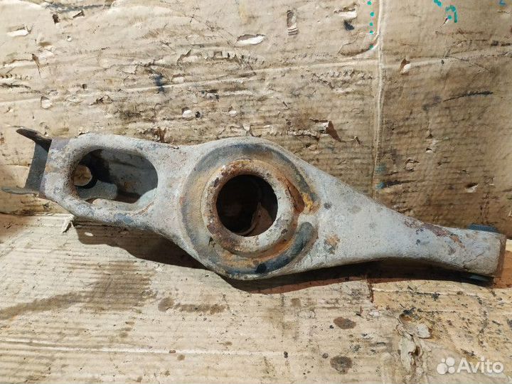 Рычаг задний левый Mitsubishi Pajero