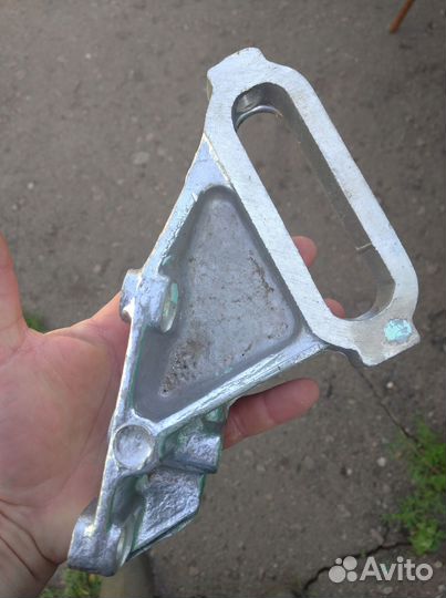 Кронштейн натяжного ролика