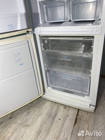 Холодильник Indesit