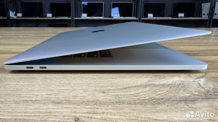 Топовый MacBook Pro 15 2017 i7 16 512