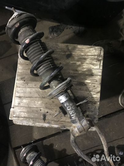 Амортизатор передний правый infiniti G