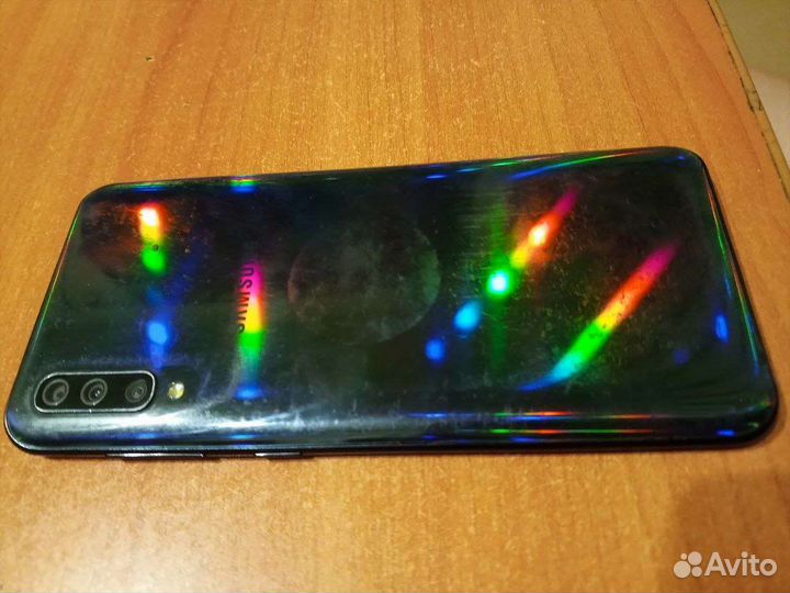 Продам телефон Samsung a50