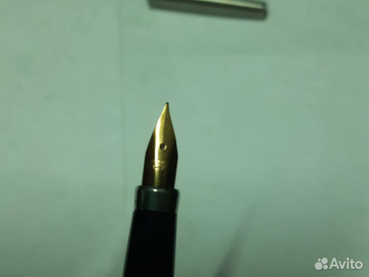 Ручка перьевая с золотым пером