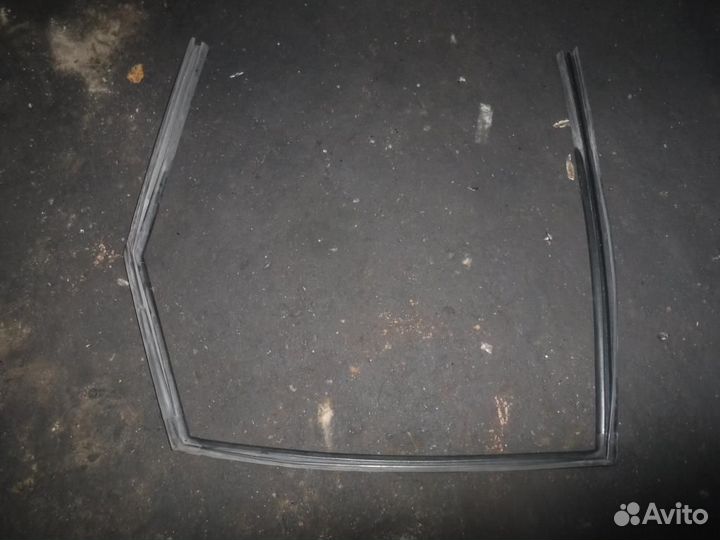 Уплотнитель стекла (внутри) Nissan Murano Z50