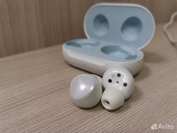 Беспроводные наушники Samsung Galaxy Buds SM-R170
