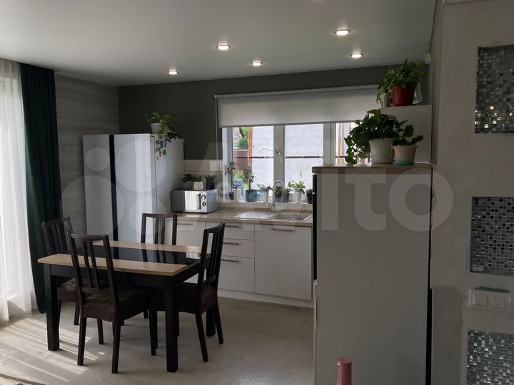 Дом 196 м² на участке 7,5 сот.