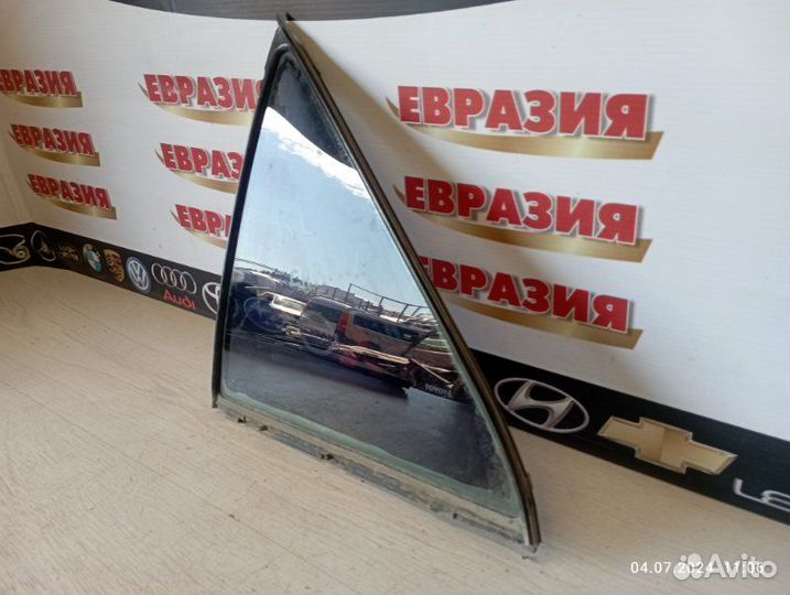 Форточка двери задняя левая Toyota Carina T210