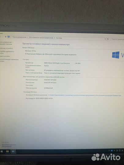 Игровой компьютер с монитором и клавиатурой