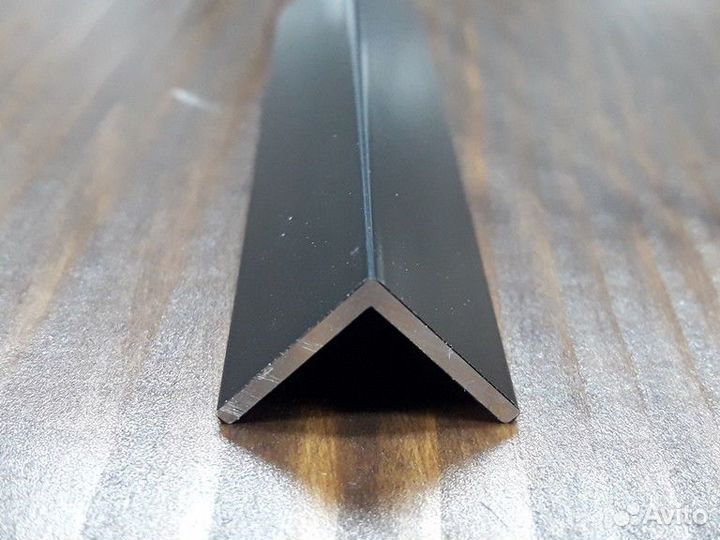 Уголок алюминиевый 10x20 мм