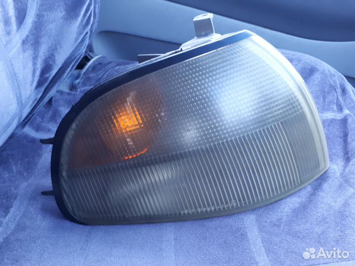 Габарит передний правый на MMC Delica