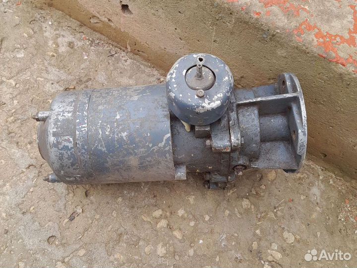 Электродвигатель с редуктором