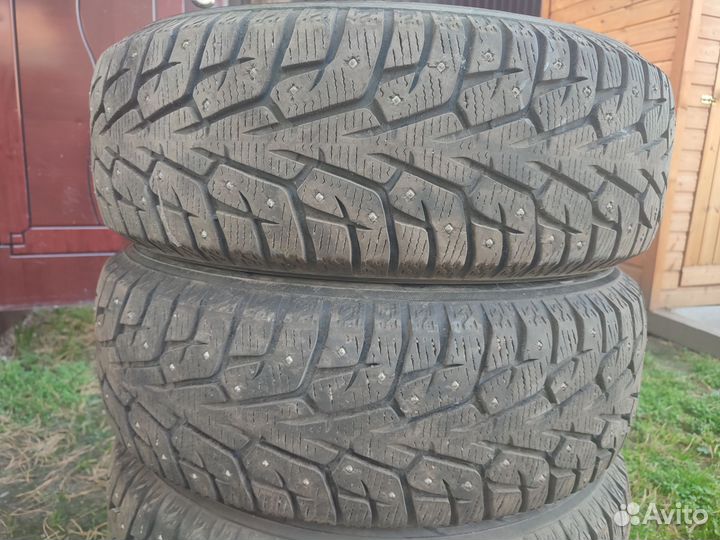 Yokohama Ice Guard Stud IG55 215/60 R16