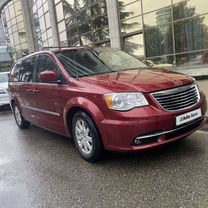 Chrysler Town & Country 3.6 AT, 2012, 213 500 км, с пробегом, цена 1 880 000 руб.