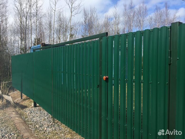 Монтаж забора из евроштакетника