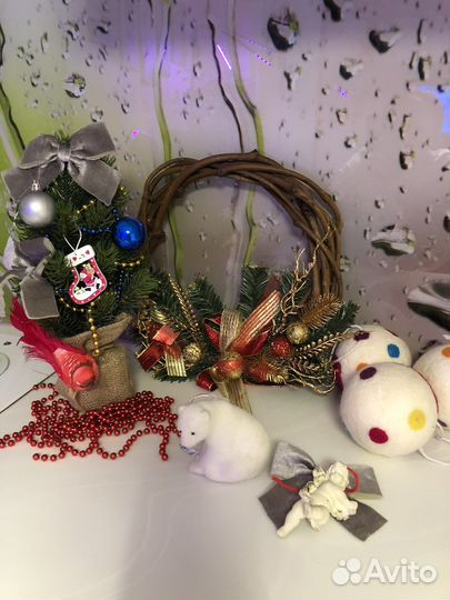 Ёлка искусственная,венок новогодний, шары