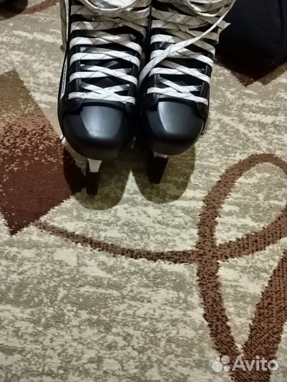 Коньки хоккейные