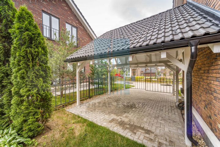 Коттедж 120 м² на участке 6 сот.